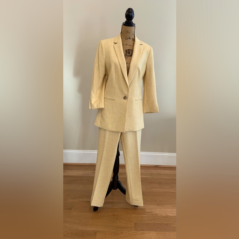NWOT Ann Taylor suit in lemon yellow